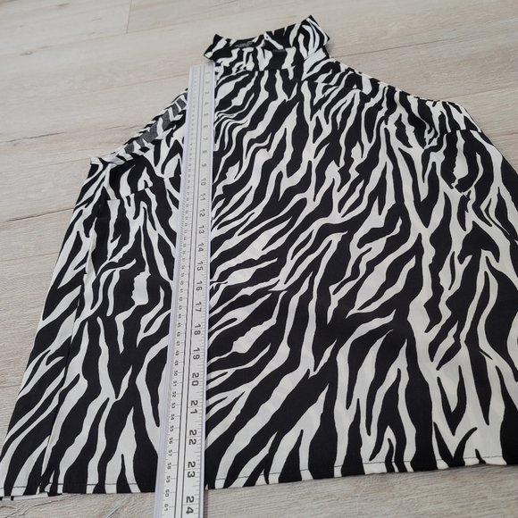 Shein zebra strip halter neck top with matching high waist flair leg pants USL/M - Picture 6 of 10